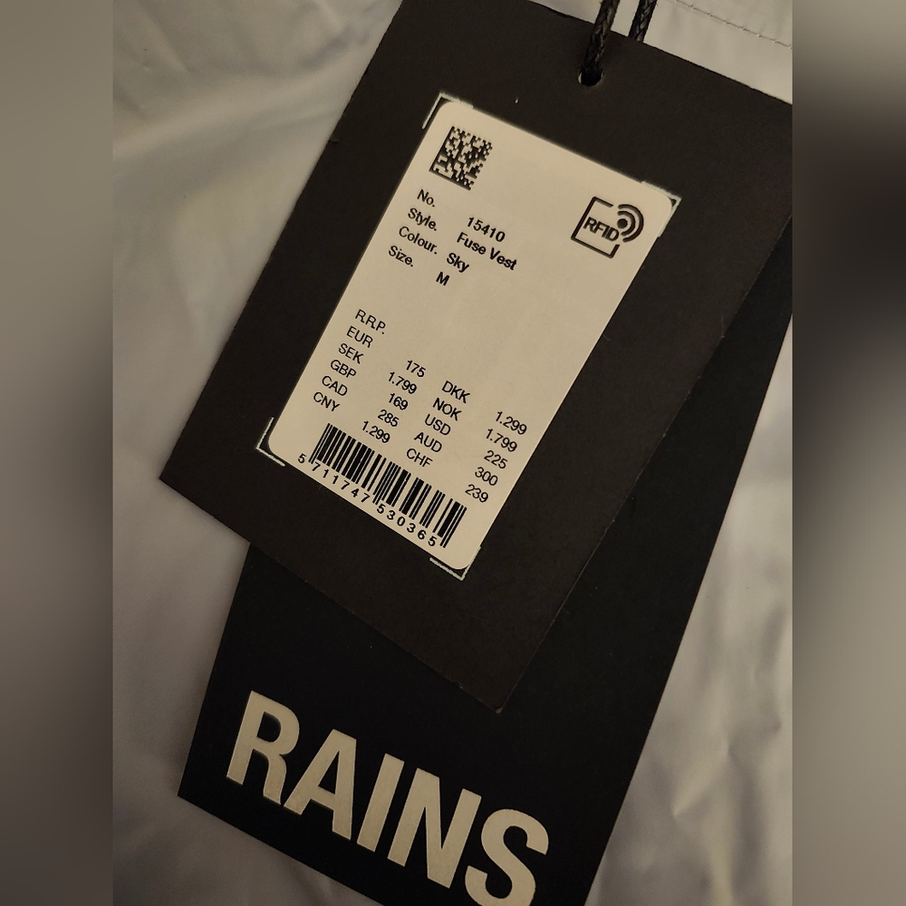 NWT Rains Fuse Waterproof Puffer Vest Unisex Sky Medium - Picture 7 of 9